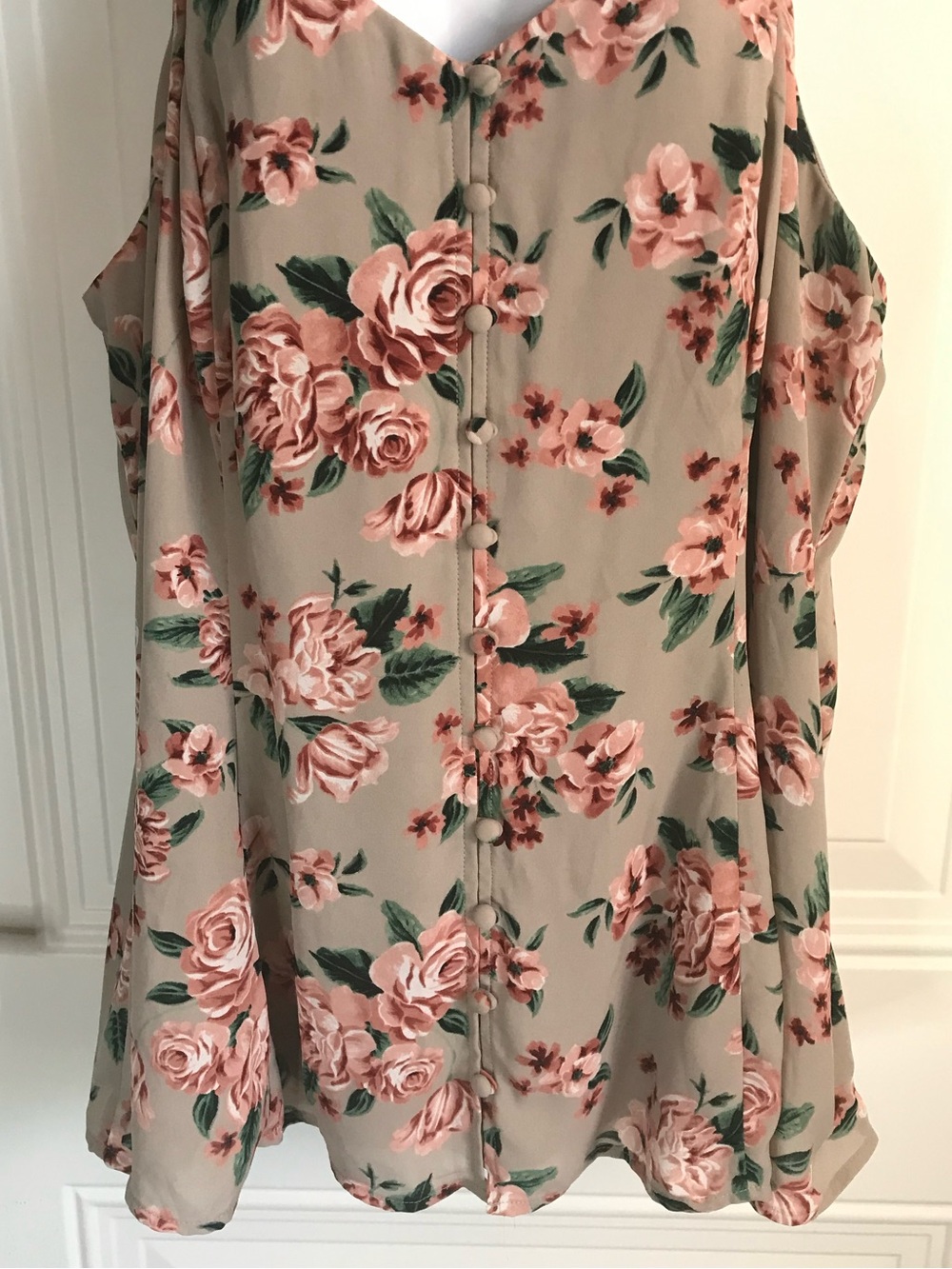 🔴 4/$15 Torrid Women’s 2X Taupe & Pink Floral Smocked Adjustable Tank Top EUC - Picture 7 of 16